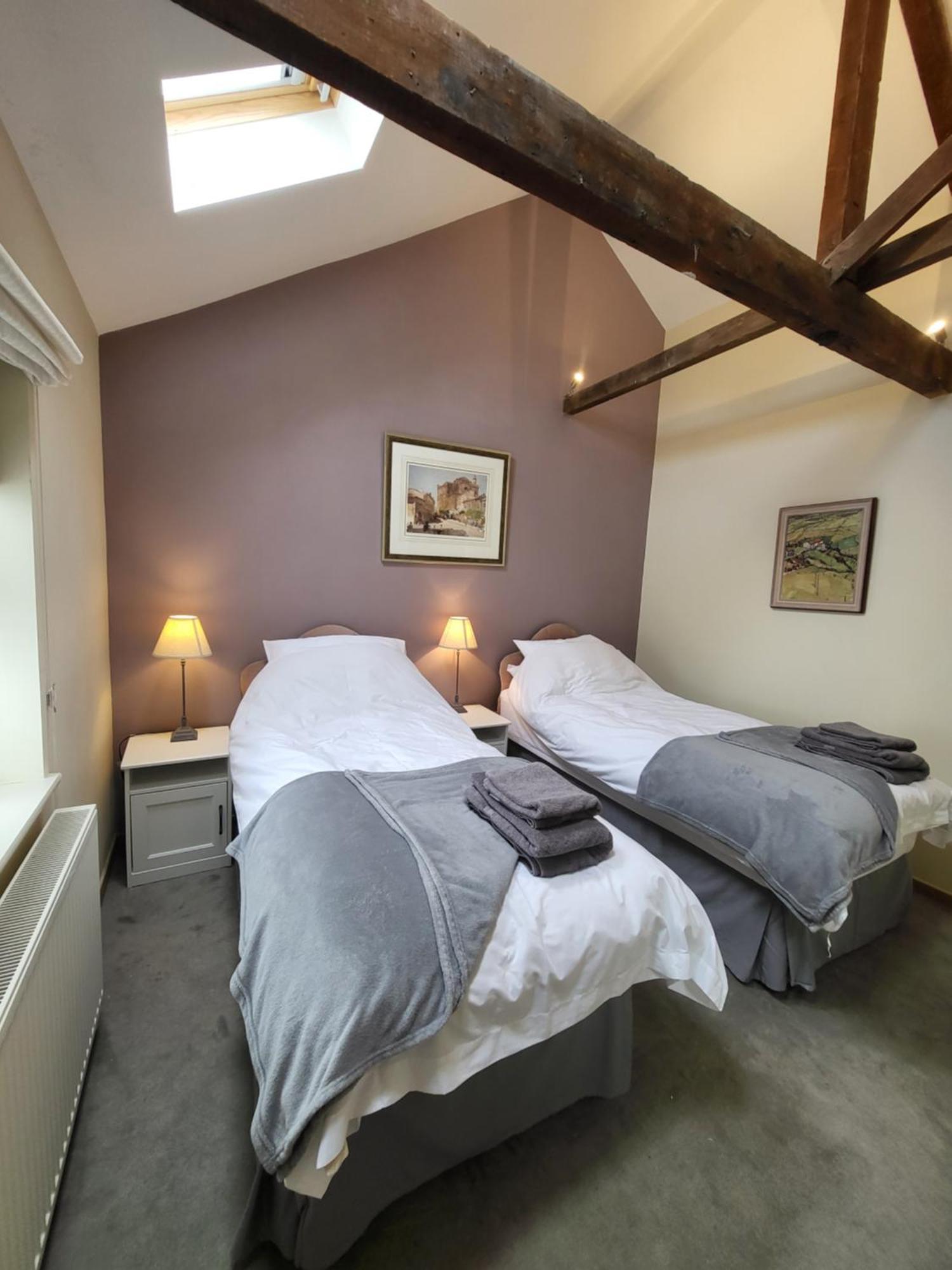 The Coach House Villa Cheltenham Exterior photo